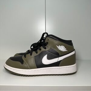 Nike Kids' Black and Olive Sneakers